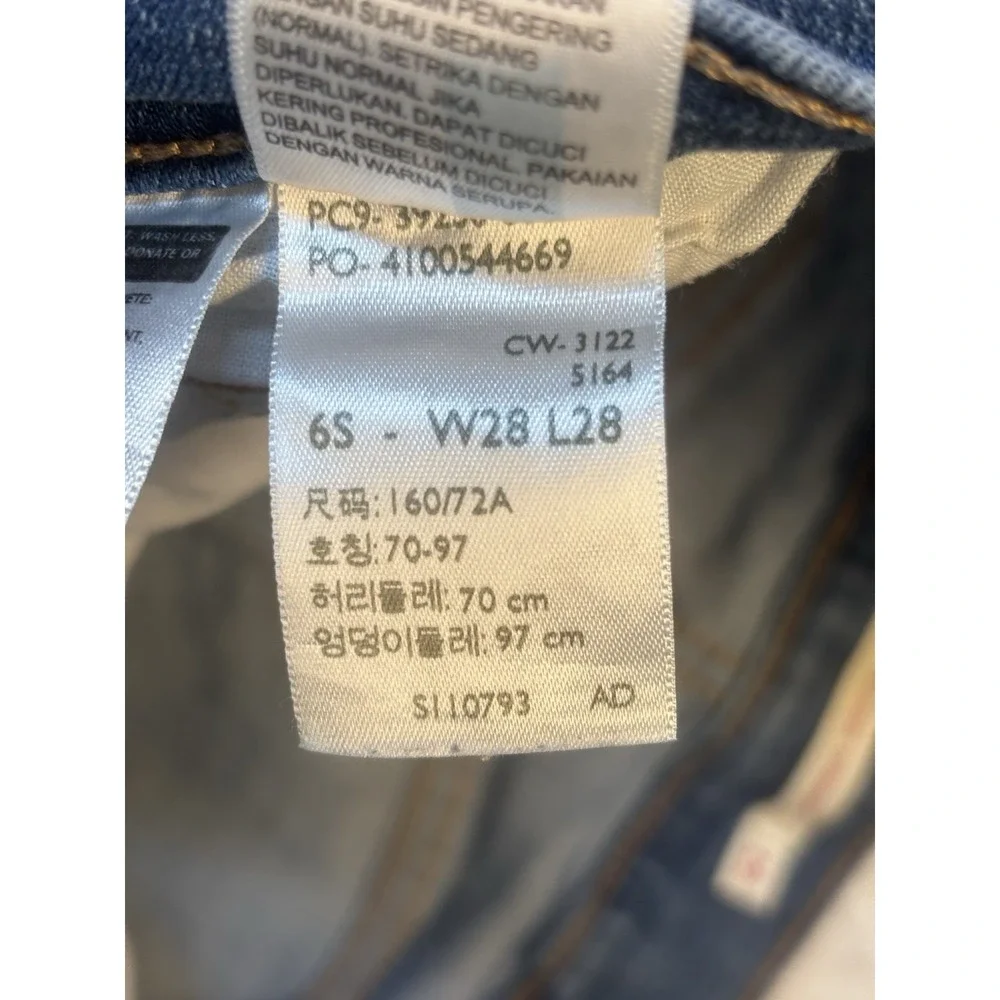 Levis‎ Jeans Womens 6 Blue Denim Classic Straight Medium Wash Pocket 28x28